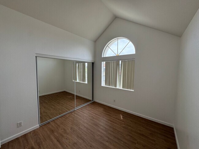 Building Photo - 1423 Portofino Dr
