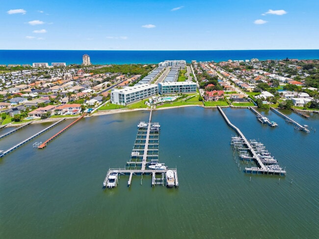 Building Photo - 225 Strand Dr