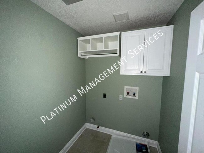 Building Photo - 3075 Summer Breeze Ave