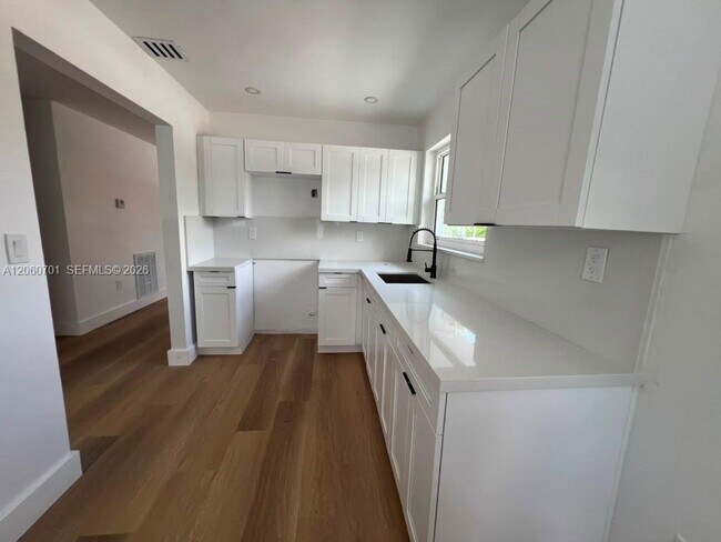 Building Photo - 1239 SW 22nd Ave