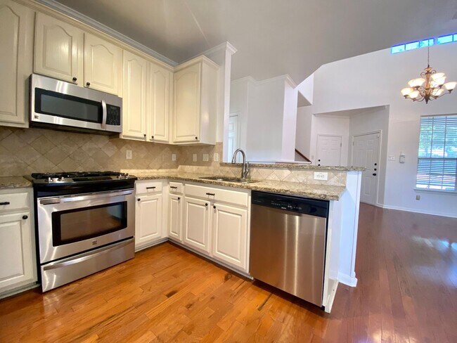 Building Photo - 3 Bedroom Townhouse Condo-North Austin!