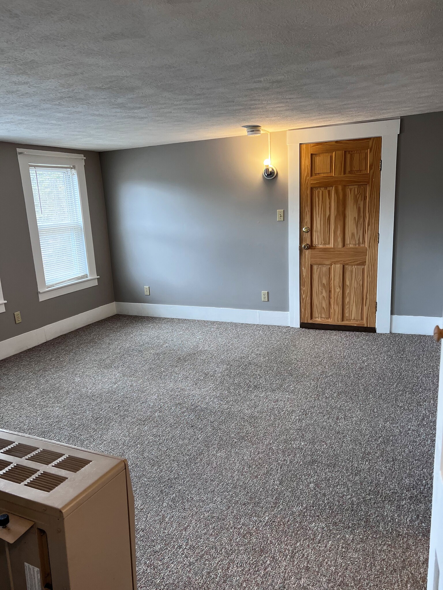 Building Photo - 17 Elm St