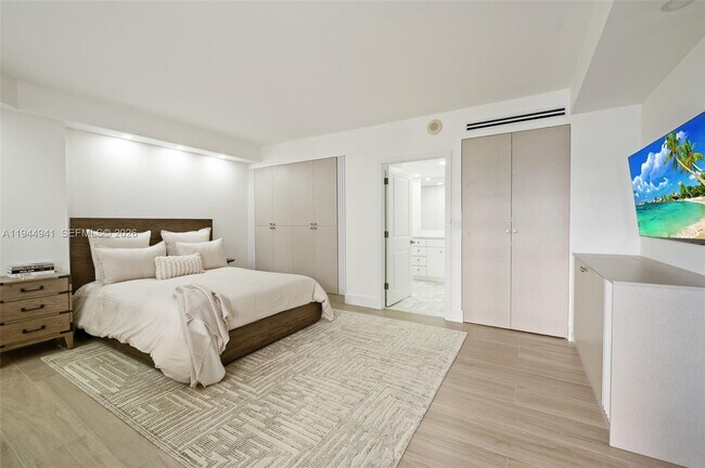 Building Photo - 10155 Collins Ave