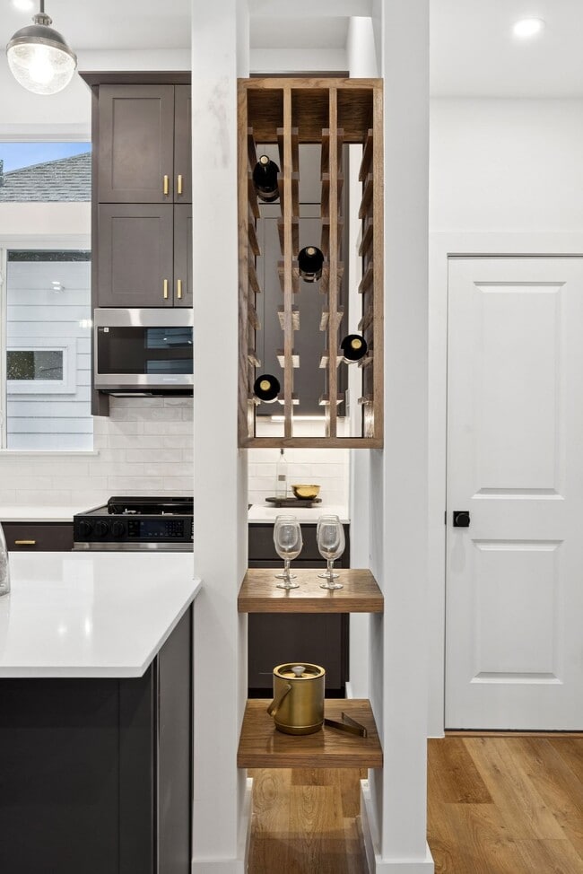 Building Photo - 2125 Hoskins Dr