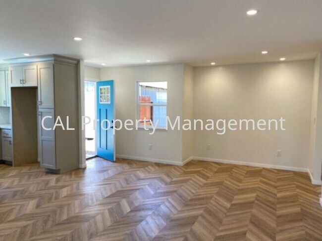 Building Photo - 3 bedroom 2 bathroom single level home!