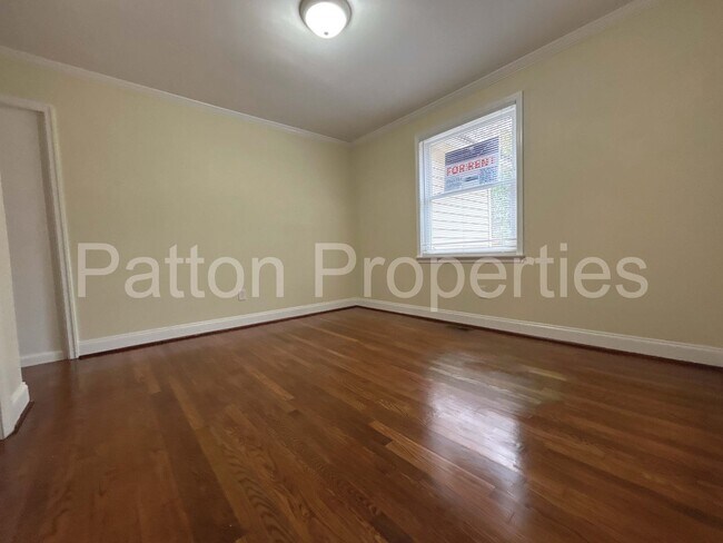 Building Photo - Saluda Gardens Home