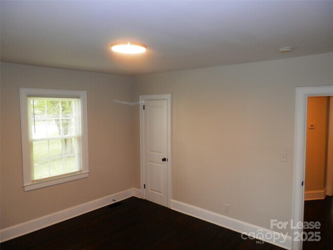 Building Photo - 1416 Effingham Rd