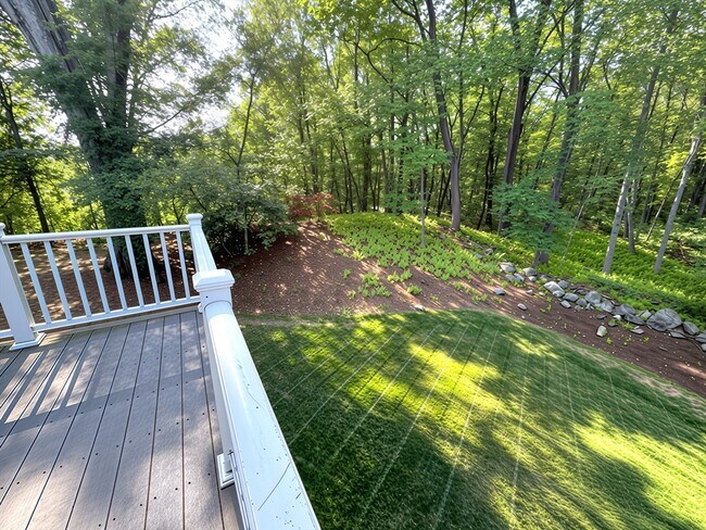 Building Photo - 31 Green Meadow Dr