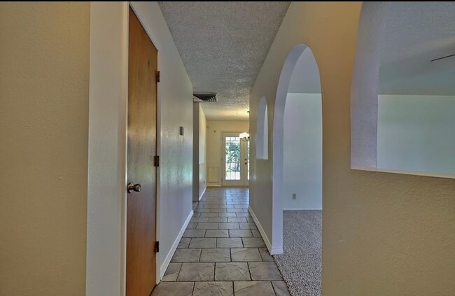 Building Photo - 6300 Jo Ann Pl NE