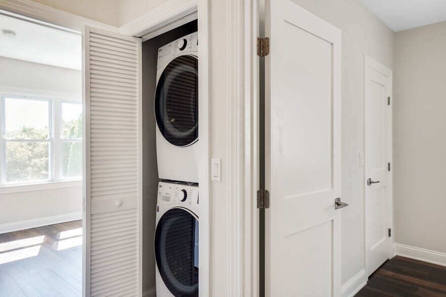 Building Photo - 77 Mill St