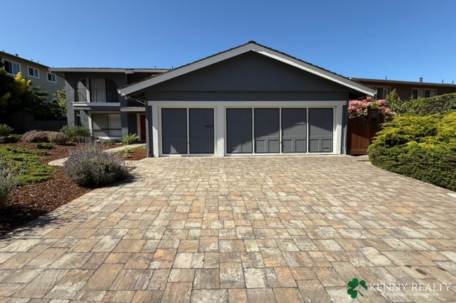 Building Photo - Large Updated 5 Bedroom Home in San Mateo ...