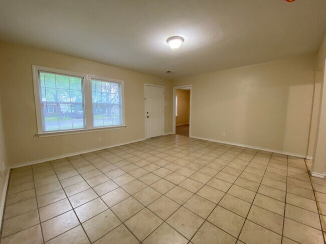 Building Photo - COMING SOON 3 BEDROOM 2 BATH HOME IN TCU AREA