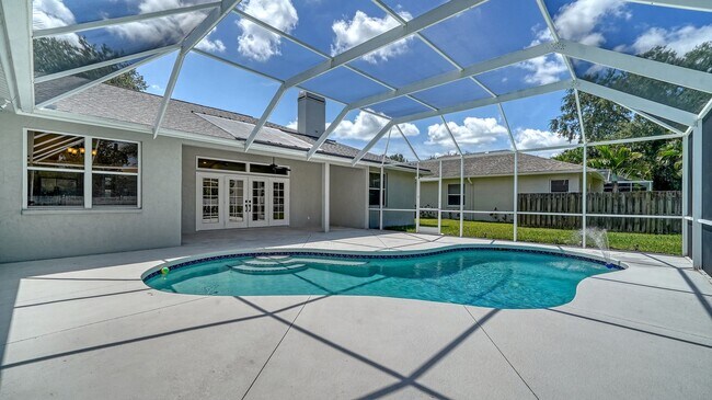 Building Photo - 4-Bedroom Home with Pool in Eastlake Commu...