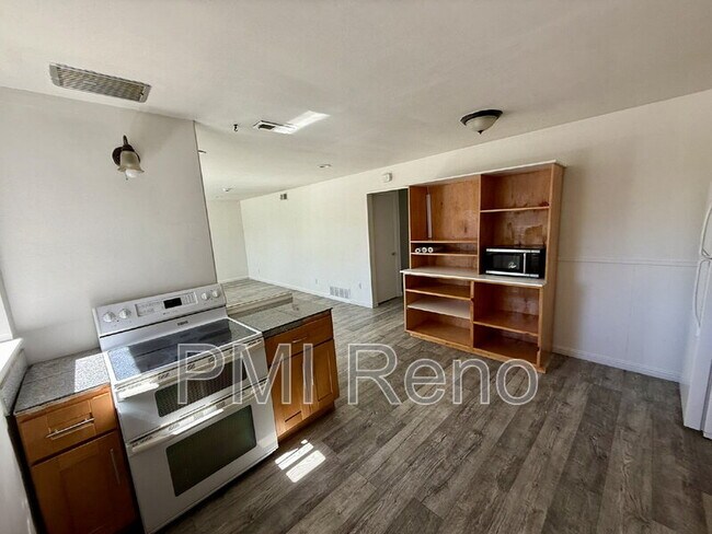 Building Photo - 790 Topaz Dr