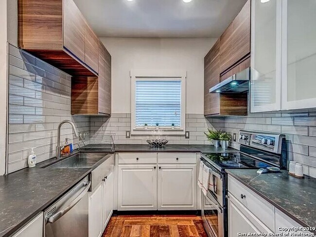 Building Photo - 30 Chapel Hill Cir
