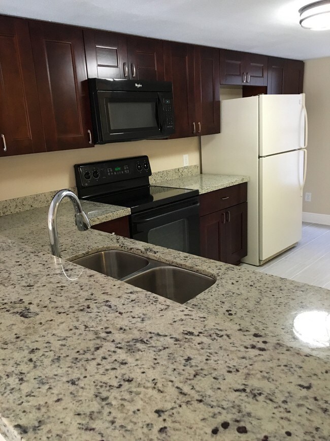 Building Photo - 17466 Dumont Dr