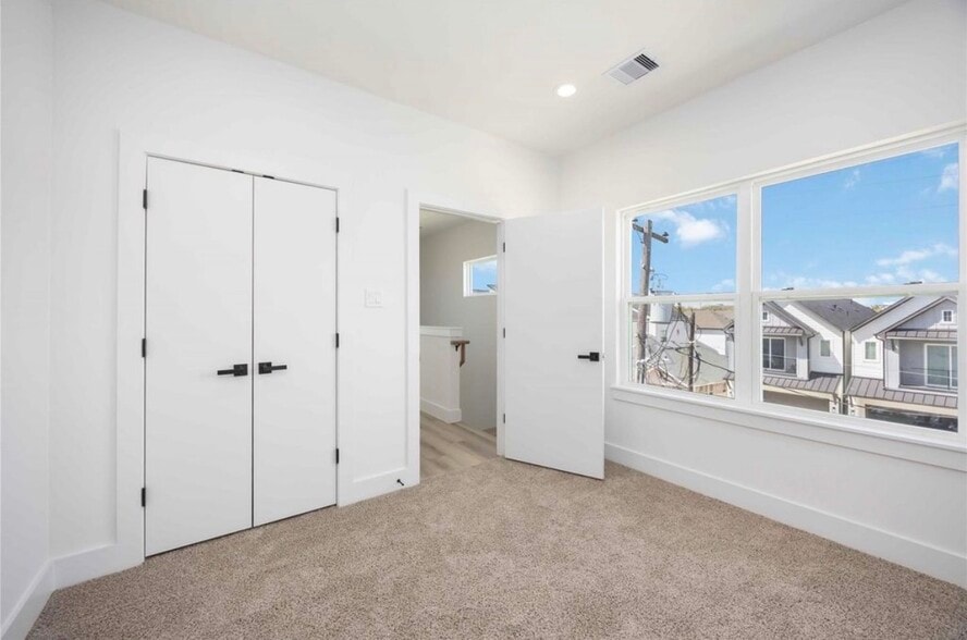 Building Photo - 3403 Yellowstone Blvd