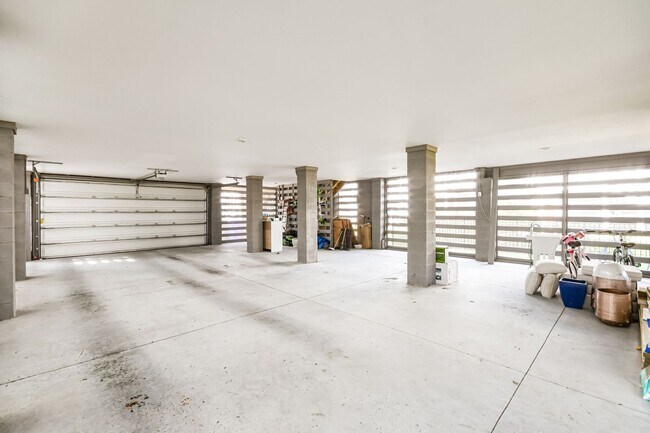 Building Photo - 2242 Tillage St