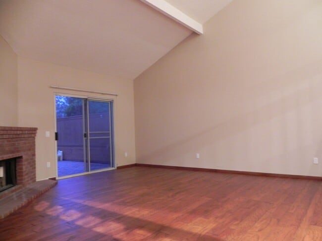 Building Photo - 4 Bed/2.5 Bath Spacious Two Story Home at ...