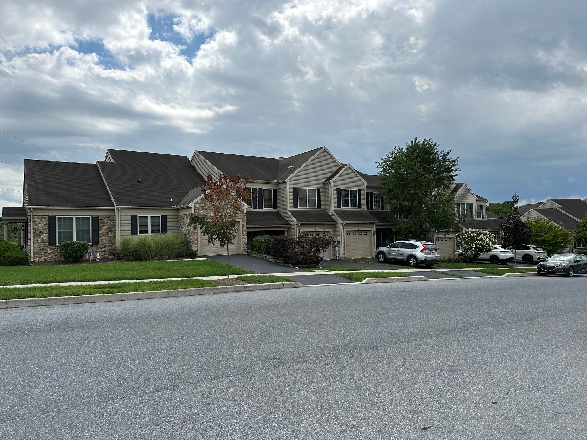 Building Photo - 2056 Deer Run Dr