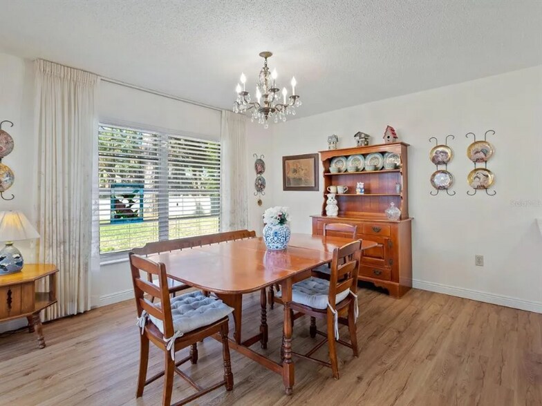 Building Photo - 1624 Whitehead Dr