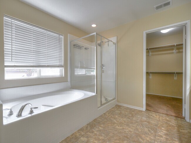 Building Photo - 34212 Woodmont