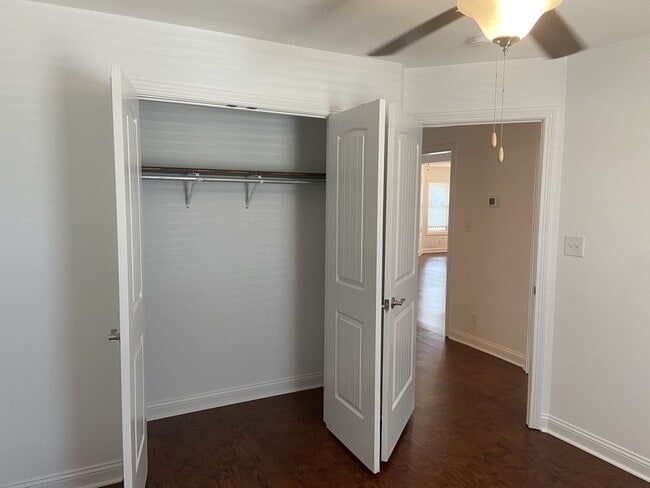 Building Photo - 4 bed, 3 bath, under $1900  Wow.