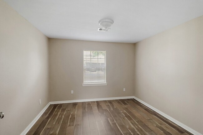 Building Photo - 412 Stowell St