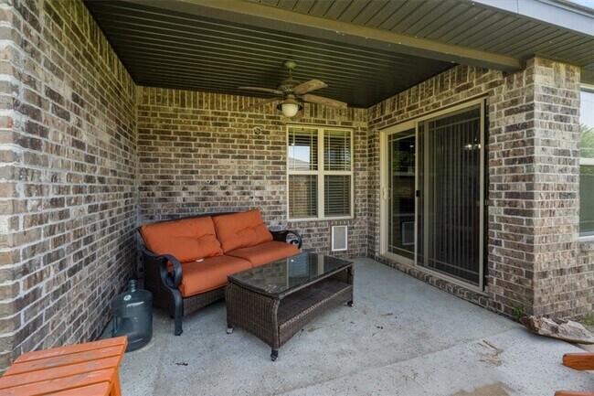 Building Photo - 6210 S 38th St