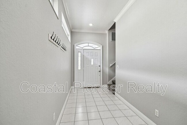 Building Photo - 6105 S Elkins Ave