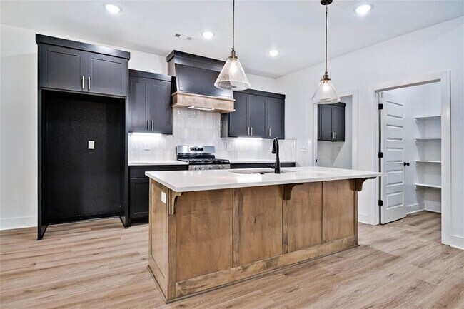 Building Photo - 1 Pagham Ln