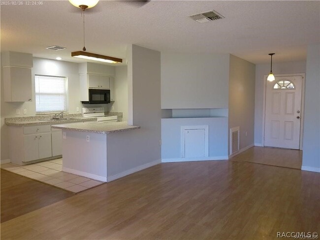Building Photo - 5921 W Woodhill Ct