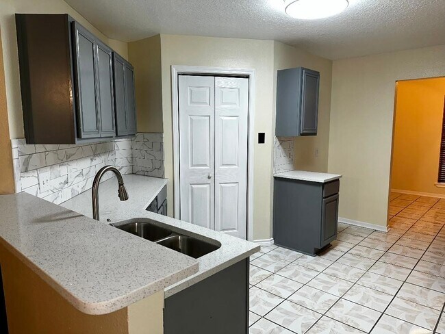 Building Photo - 1375 Hitchin Ln
