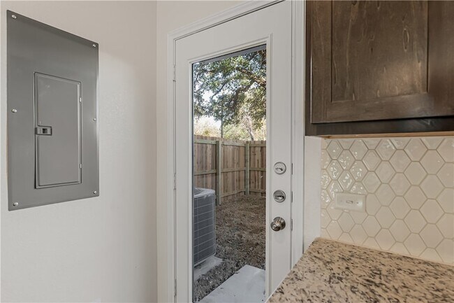 Building Photo - 601 W 24th St