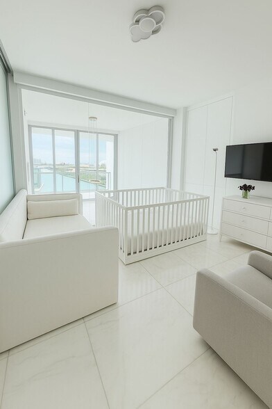 Building Photo - 900 Biscayne Blvd