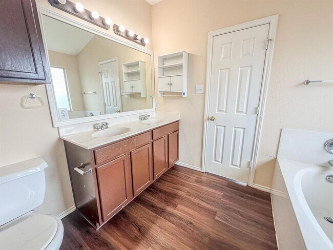 Building Photo - 1101 Whitley Dr