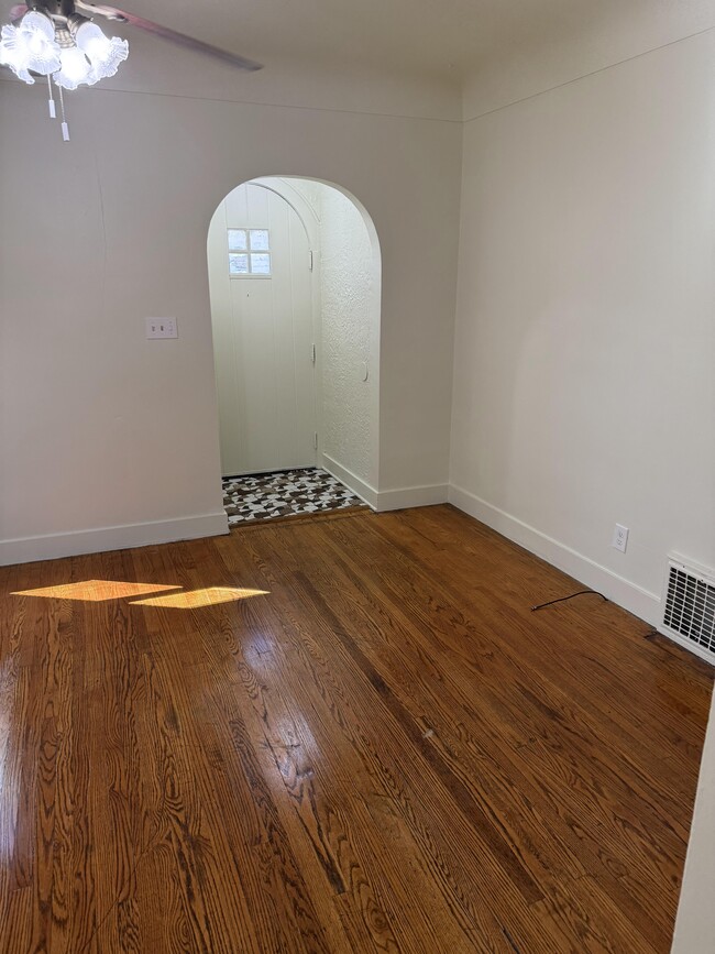 Building Photo - 2510 Gibson St