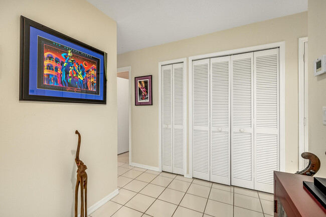 Building Photo - 3120 River Villa Way