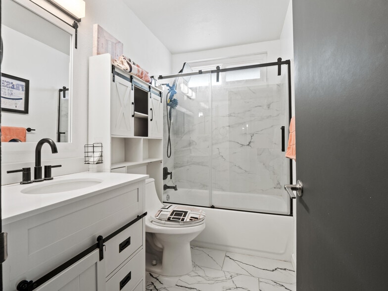 Building Photo - 2833 Springfield Pl