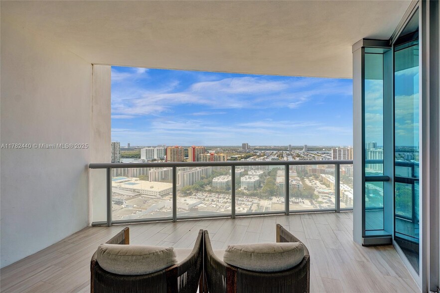 Building Photo - 17121 Collins Ave