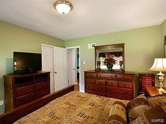 Building Photo - "Charming 3-Bedroom Retreat with 2 Full Baths in Prime Saint Louis Location - 1537 Sq Ft of Comfo...