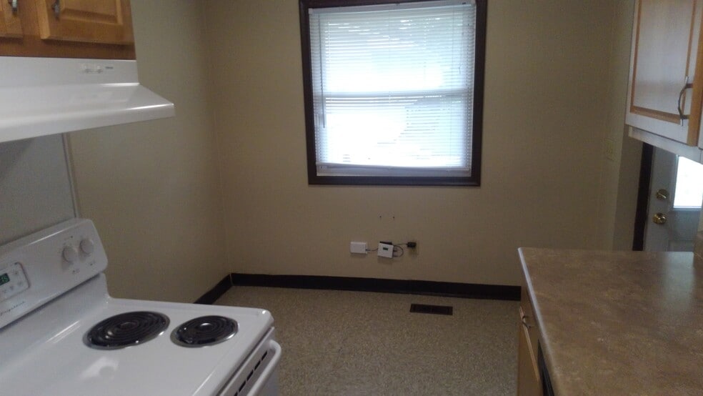 Dinning area - 176 Stoddard Ave
