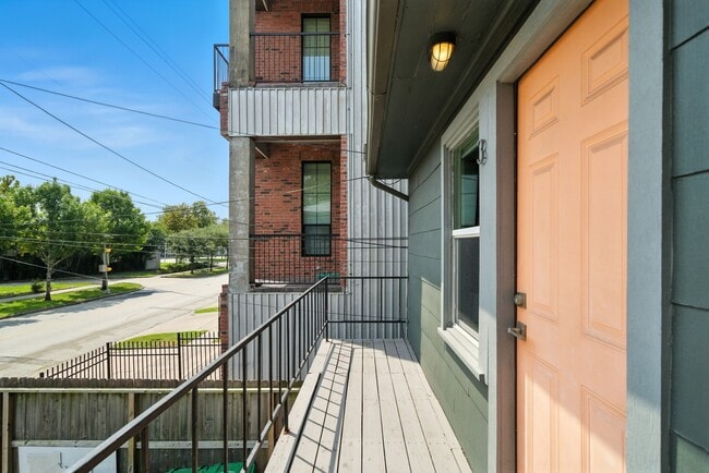 Primary Photo - 1306 Taft St