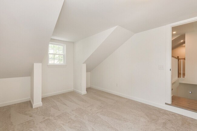 Building Photo - Four bedrooms/2.5 Baths Newly Remodeled Bay Village Home!