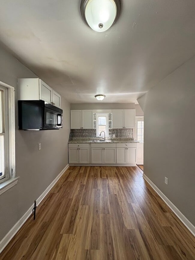 Building Photo - Three bedroom two bathroom home for rent