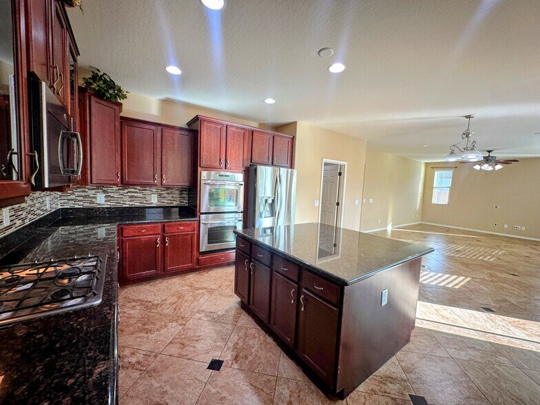 Building Photo - 4717 W Sweet Iron Pass