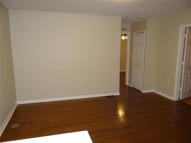 Building Photo - 4651 Ashburn Square Dr