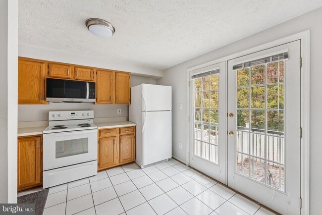 Building Photo - 1581 Woodcrest Dr