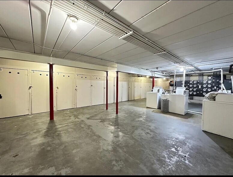 Building Photo - 440 W Stevens Dr