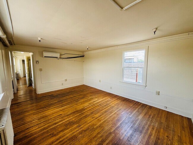 Building Photo - 151 College Ave